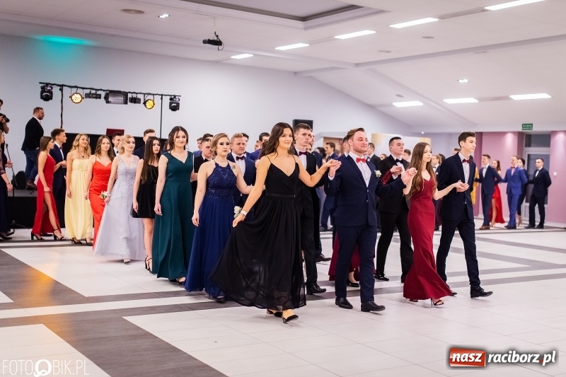 Zdjęcie w galerii na portalu naszraciborz.pl: Bal maturalny II LO im. Adama Mickiewicza w Zakrzowie FOTO i WIDEO wiadomości z regionu