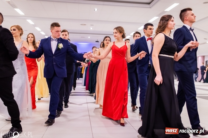 Zdjęcie w galerii na portalu naszraciborz.pl: Bal maturalny II LO im. Adama Mickiewicza w Zakrzowie FOTO i WIDEO wiadomości z regionu
