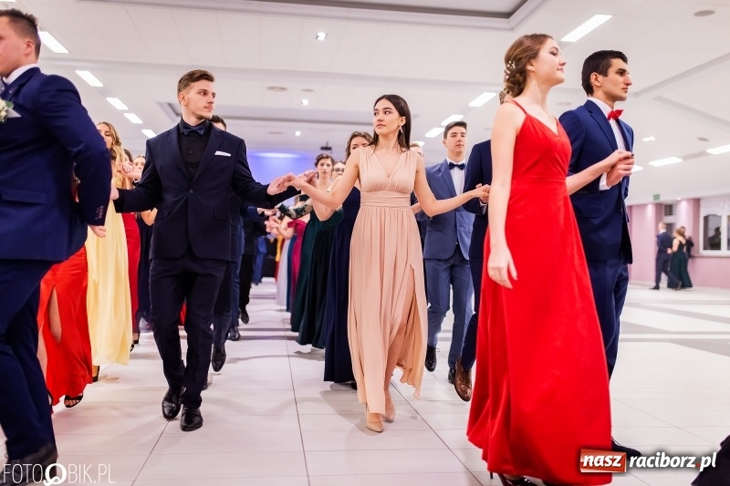 Zdjęcie w galerii na portalu naszraciborz.pl: Bal maturalny II LO im. Adama Mickiewicza w Zakrzowie FOTO i WIDEO wiadomości z regionu