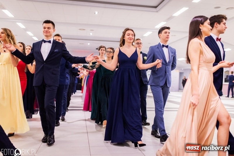 Zdjęcie w galerii na portalu naszraciborz.pl: Bal maturalny II LO im. Adama Mickiewicza w Zakrzowie FOTO i WIDEO wiadomości z regionu