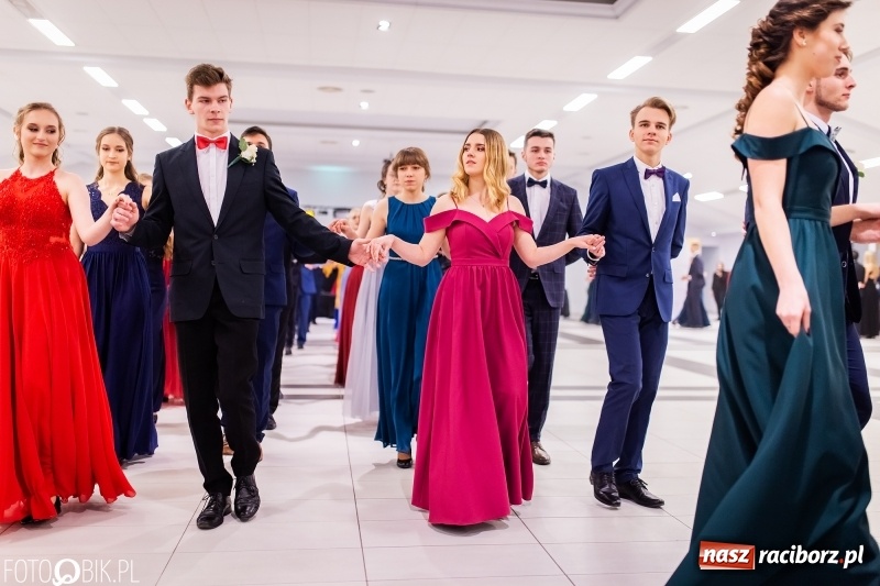 Zdjęcie w galerii na portalu naszraciborz.pl: Bal maturalny II LO im. Adama Mickiewicza w Zakrzowie FOTO i WIDEO wiadomości z regionu
