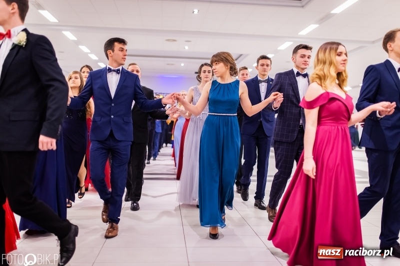 Zdjęcie w galerii na portalu naszraciborz.pl: Bal maturalny II LO im. Adama Mickiewicza w Zakrzowie FOTO i WIDEO wiadomości z regionu