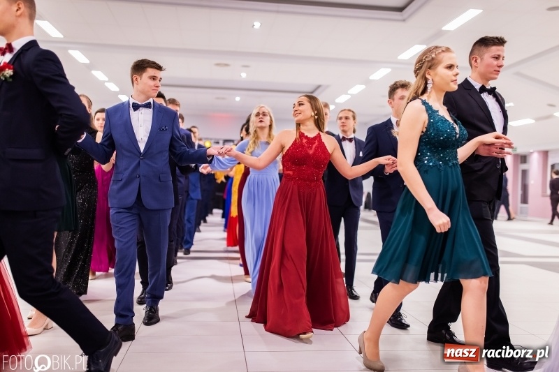 Zdjęcie w galerii na portalu naszraciborz.pl: Bal maturalny II LO im. Adama Mickiewicza w Zakrzowie FOTO i WIDEO wiadomości z regionu