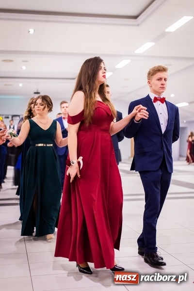 Zdjęcie w galerii na portalu naszraciborz.pl: Bal maturalny II LO im. Adama Mickiewicza w Zakrzowie FOTO i WIDEO wiadomości z regionu