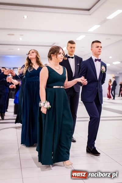 Zdjęcie w galerii na portalu naszraciborz.pl: Bal maturalny II LO im. Adama Mickiewicza w Zakrzowie FOTO i WIDEO wiadomości z regionu
