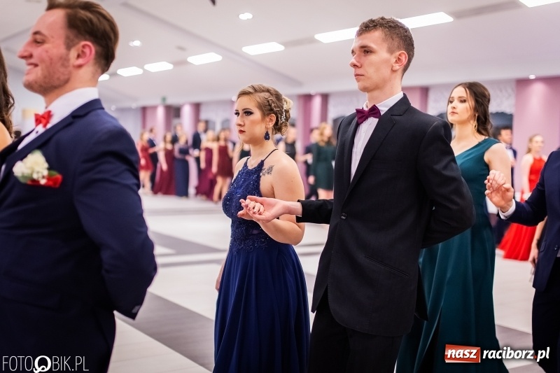 Zdjęcie w galerii na portalu naszraciborz.pl: Bal maturalny II LO im. Adama Mickiewicza w Zakrzowie FOTO i WIDEO wiadomości z regionu