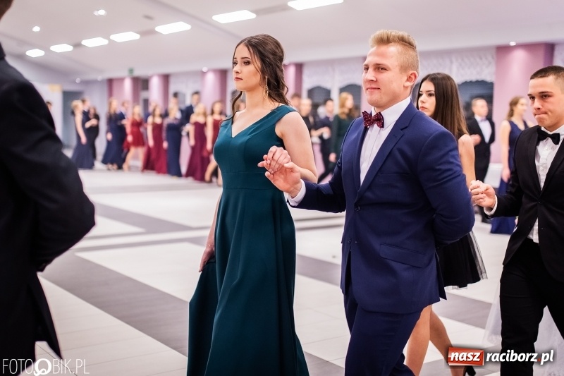 Zdjęcie w galerii na portalu naszraciborz.pl: Bal maturalny II LO im. Adama Mickiewicza w Zakrzowie FOTO i WIDEO wiadomości z regionu