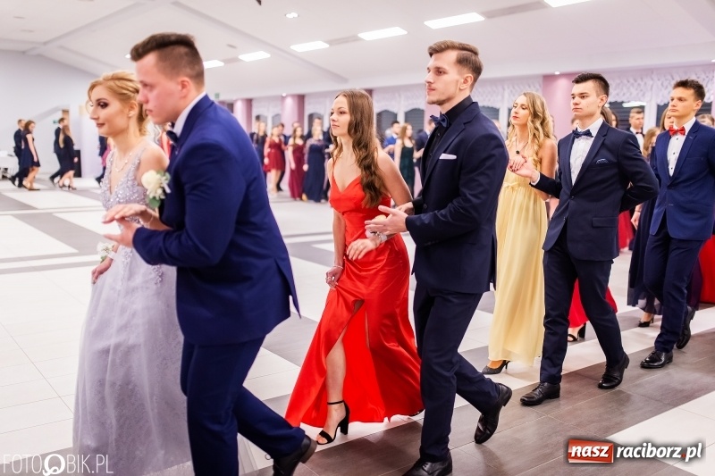 Zdjęcie w galerii na portalu naszraciborz.pl: Bal maturalny II LO im. Adama Mickiewicza w Zakrzowie FOTO i WIDEO wiadomości z regionu