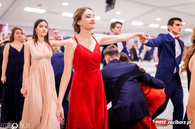 Zdjęcie w galerii na portalu naszraciborz.pl: Bal maturalny II LO im. Adama Mickiewicza w Zakrzowie FOTO i WIDEO wiadomości z regionu