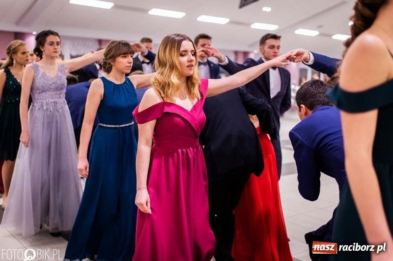 Zdjęcie w galerii na portalu naszraciborz.pl: Bal maturalny II LO im. Adama Mickiewicza w Zakrzowie FOTO i WIDEO wiadomości z regionu