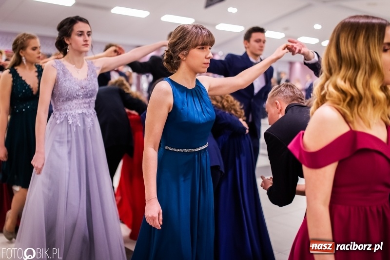 Zdjęcie w galerii na portalu naszraciborz.pl: Bal maturalny II LO im. Adama Mickiewicza w Zakrzowie FOTO i WIDEO wiadomości z regionu
