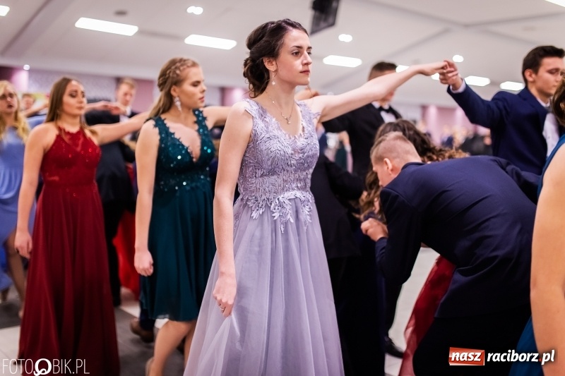Zdjęcie w galerii na portalu naszraciborz.pl: Bal maturalny II LO im. Adama Mickiewicza w Zakrzowie FOTO i WIDEO wiadomości z regionu