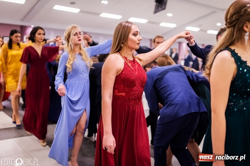 Zdjęcie w galerii na portalu naszraciborz.pl: Bal maturalny II LO im. Adama Mickiewicza w Zakrzowie FOTO i WIDEO wiadomości z regionu