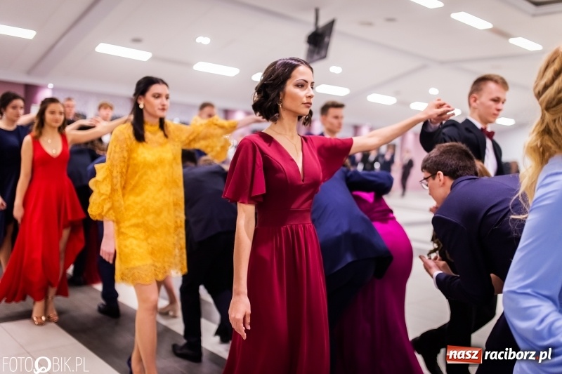 Zdjęcie w galerii na portalu naszraciborz.pl: Bal maturalny II LO im. Adama Mickiewicza w Zakrzowie FOTO i WIDEO wiadomości z regionu