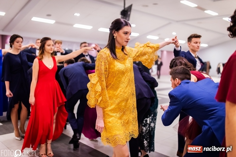 Zdjęcie w galerii na portalu naszraciborz.pl: Bal maturalny II LO im. Adama Mickiewicza w Zakrzowie FOTO i WIDEO wiadomości z regionu