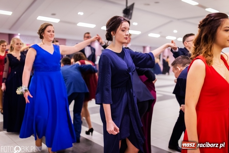 Zdjęcie w galerii na portalu naszraciborz.pl: Bal maturalny II LO im. Adama Mickiewicza w Zakrzowie FOTO i WIDEO wiadomości z regionu