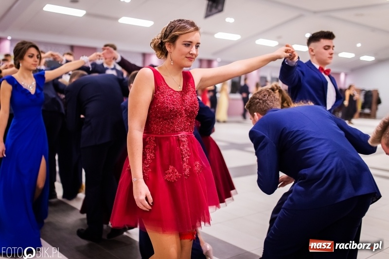 Zdjęcie w galerii na portalu naszraciborz.pl: Bal maturalny II LO im. Adama Mickiewicza w Zakrzowie FOTO i WIDEO wiadomości z regionu
