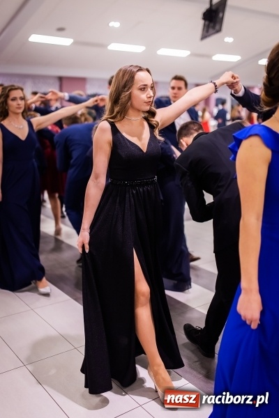 Zdjęcie w galerii na portalu naszraciborz.pl: Bal maturalny II LO im. Adama Mickiewicza w Zakrzowie FOTO i WIDEO wiadomości z regionu