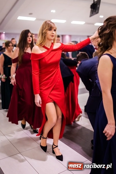 Zdjęcie w galerii na portalu naszraciborz.pl: Bal maturalny II LO im. Adama Mickiewicza w Zakrzowie FOTO i WIDEO wiadomości z regionu