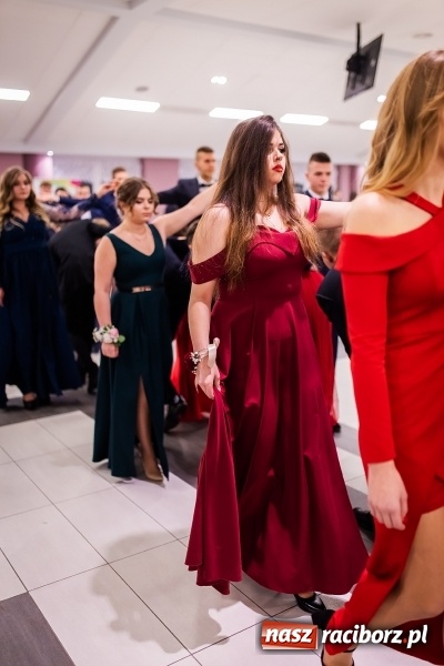 Zdjęcie w galerii na portalu naszraciborz.pl: Bal maturalny II LO im. Adama Mickiewicza w Zakrzowie FOTO i WIDEO wiadomości z regionu