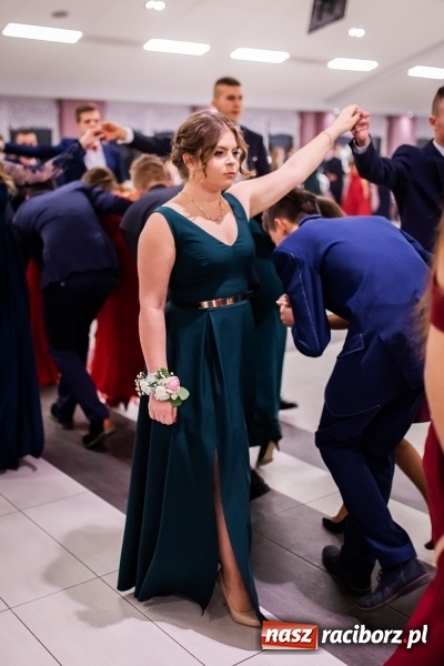 Zdjęcie w galerii na portalu naszraciborz.pl: Bal maturalny II LO im. Adama Mickiewicza w Zakrzowie FOTO i WIDEO wiadomości z regionu