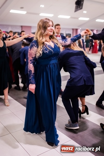 Zdjęcie w galerii na portalu naszraciborz.pl: Bal maturalny II LO im. Adama Mickiewicza w Zakrzowie FOTO i WIDEO wiadomości z regionu