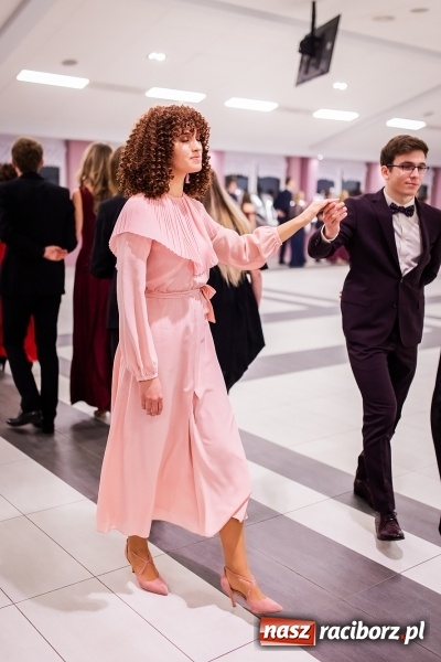 Zdjęcie w galerii na portalu naszraciborz.pl: Bal maturalny II LO im. Adama Mickiewicza w Zakrzowie FOTO i WIDEO wiadomości z regionu