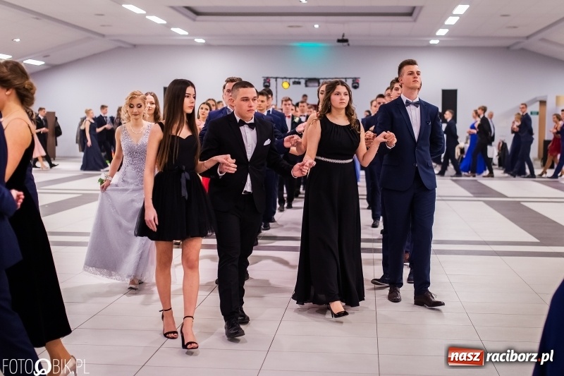 Zdjęcie w galerii na portalu naszraciborz.pl: Bal maturalny II LO im. Adama Mickiewicza w Zakrzowie FOTO i WIDEO wiadomości z regionu
