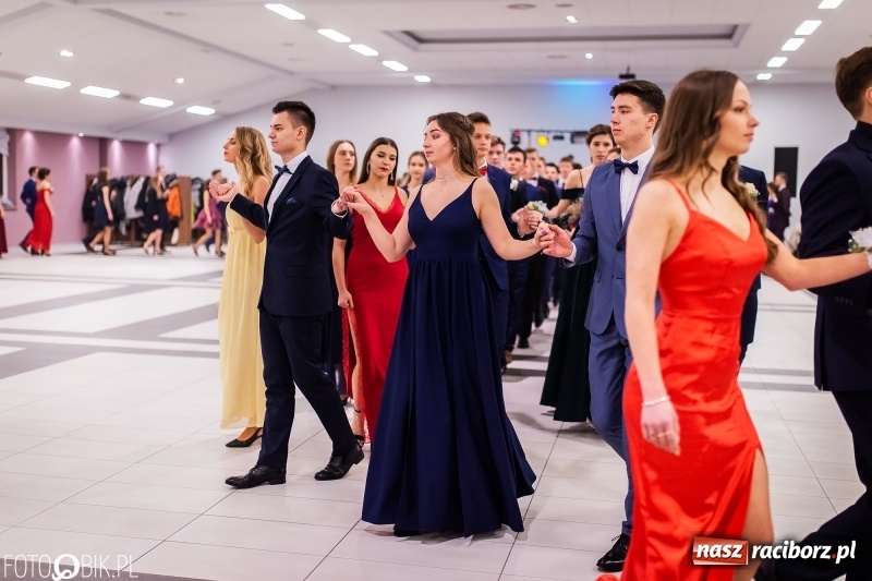 Zdjęcie w galerii na portalu naszraciborz.pl: Bal maturalny II LO im. Adama Mickiewicza w Zakrzowie FOTO i WIDEO wiadomości z regionu