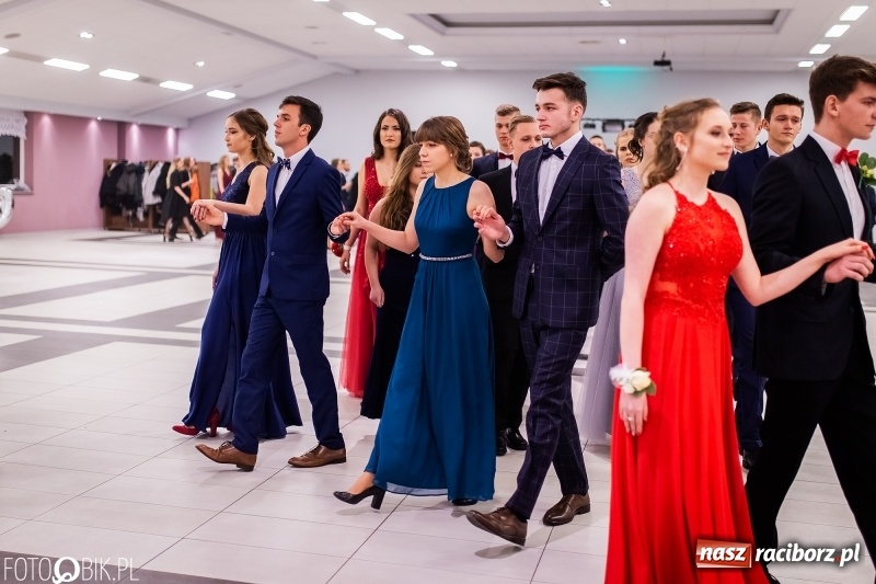 Zdjęcie w galerii na portalu naszraciborz.pl: Bal maturalny II LO im. Adama Mickiewicza w Zakrzowie FOTO i WIDEO wiadomości z regionu