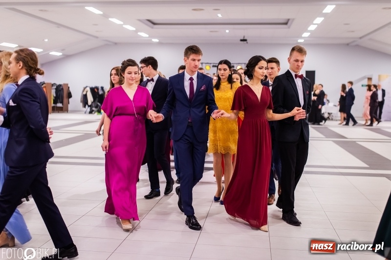 Zdjęcie w galerii na portalu naszraciborz.pl: Bal maturalny II LO im. Adama Mickiewicza w Zakrzowie FOTO i WIDEO wiadomości z regionu