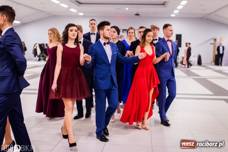 Zdjęcie w galerii na portalu naszraciborz.pl: Bal maturalny II LO im. Adama Mickiewicza w Zakrzowie FOTO i WIDEO wiadomości z regionu