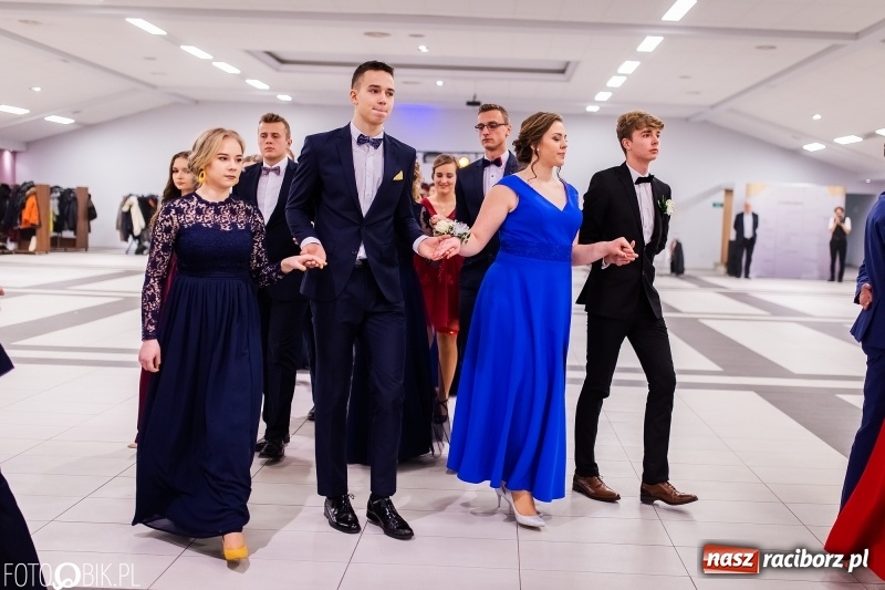 Zdjęcie w galerii na portalu naszraciborz.pl: Bal maturalny II LO im. Adama Mickiewicza w Zakrzowie FOTO i WIDEO wiadomości z regionu