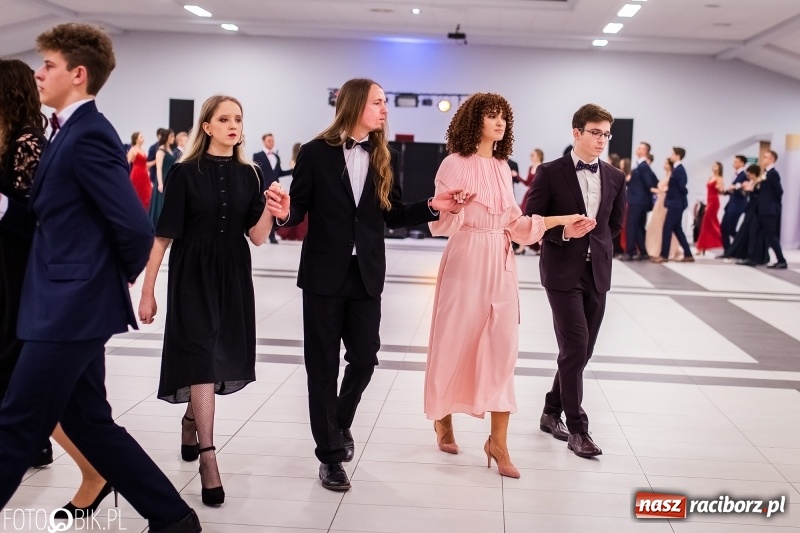Zdjęcie w galerii na portalu naszraciborz.pl: Bal maturalny II LO im. Adama Mickiewicza w Zakrzowie FOTO i WIDEO wiadomości z regionu