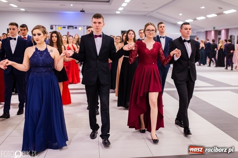 Zdjęcie w galerii na portalu naszraciborz.pl: Bal maturalny II LO im. Adama Mickiewicza w Zakrzowie FOTO i WIDEO wiadomości z regionu