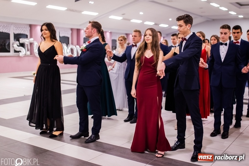 Zdjęcie w galerii na portalu naszraciborz.pl: Bal maturalny II LO im. Adama Mickiewicza w Zakrzowie FOTO i WIDEO wiadomości z regionu