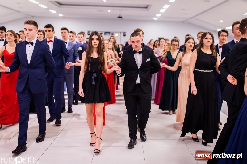 Zdjęcie w galerii na portalu naszraciborz.pl: Bal maturalny II LO im. Adama Mickiewicza w Zakrzowie FOTO i WIDEO wiadomości z regionu