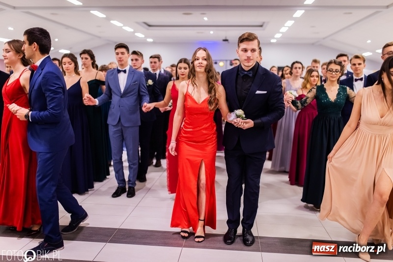 Zdjęcie w galerii na portalu naszraciborz.pl: Bal maturalny II LO im. Adama Mickiewicza w Zakrzowie FOTO i WIDEO wiadomości z regionu
