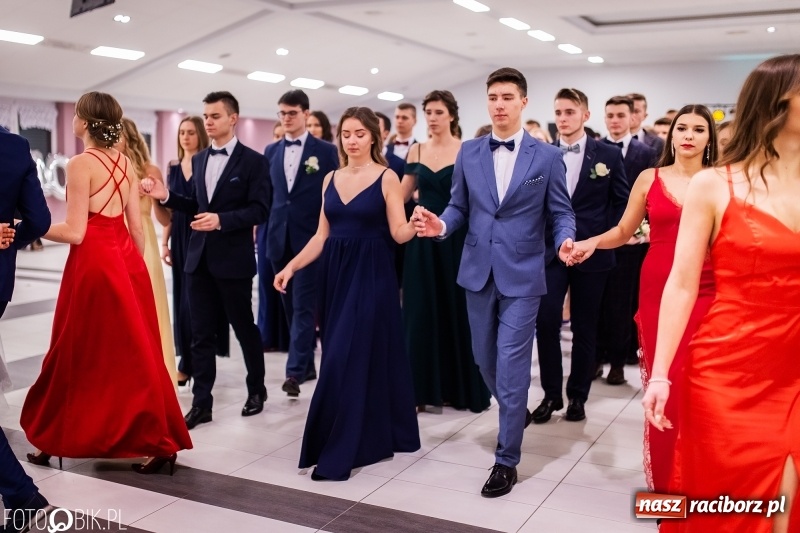 Zdjęcie w galerii na portalu naszraciborz.pl: Bal maturalny II LO im. Adama Mickiewicza w Zakrzowie FOTO i WIDEO wiadomości z regionu