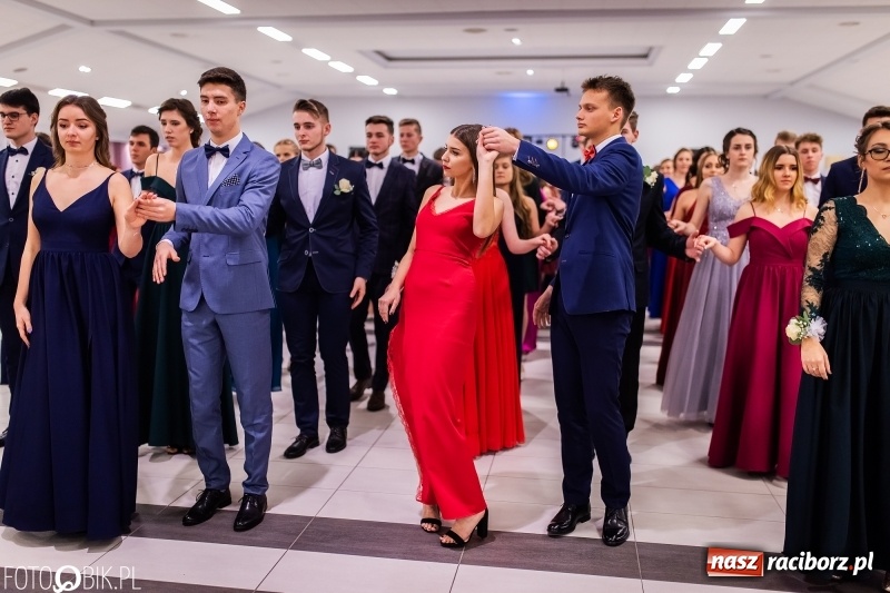 Zdjęcie w galerii na portalu naszraciborz.pl: Bal maturalny II LO im. Adama Mickiewicza w Zakrzowie FOTO i WIDEO wiadomości z regionu