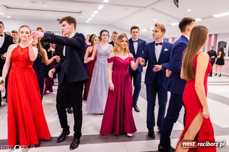 Zdjęcie w galerii na portalu naszraciborz.pl: Bal maturalny II LO im. Adama Mickiewicza w Zakrzowie FOTO i WIDEO wiadomości z regionu