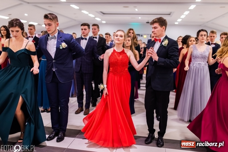 Zdjęcie w galerii na portalu naszraciborz.pl: Bal maturalny II LO im. Adama Mickiewicza w Zakrzowie FOTO i WIDEO wiadomości z regionu