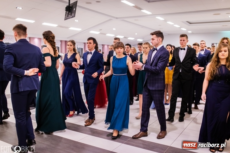 Zdjęcie w galerii na portalu naszraciborz.pl: Bal maturalny II LO im. Adama Mickiewicza w Zakrzowie FOTO i WIDEO wiadomości z regionu