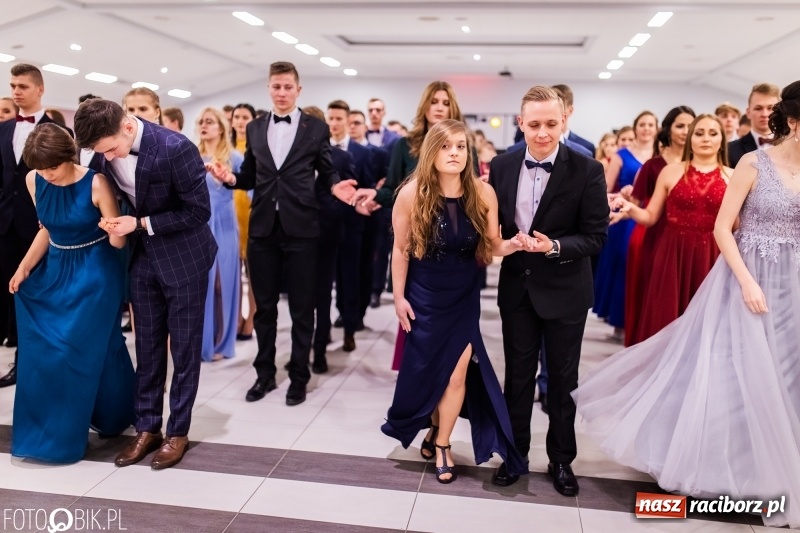 Zdjęcie w galerii na portalu naszraciborz.pl: Bal maturalny II LO im. Adama Mickiewicza w Zakrzowie FOTO i WIDEO wiadomości z regionu