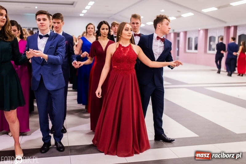 Zdjęcie w galerii na portalu naszraciborz.pl: Bal maturalny II LO im. Adama Mickiewicza w Zakrzowie FOTO i WIDEO wiadomości z regionu