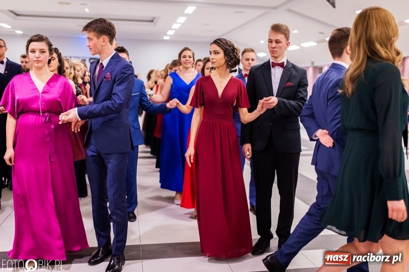 Zdjęcie w galerii na portalu naszraciborz.pl: Bal maturalny II LO im. Adama Mickiewicza w Zakrzowie FOTO i WIDEO wiadomości z regionu