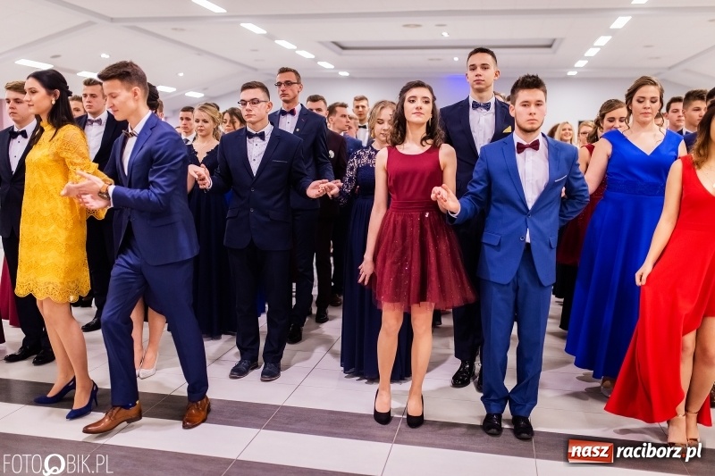 Zdjęcie w galerii na portalu naszraciborz.pl: Bal maturalny II LO im. Adama Mickiewicza w Zakrzowie FOTO i WIDEO wiadomości z regionu