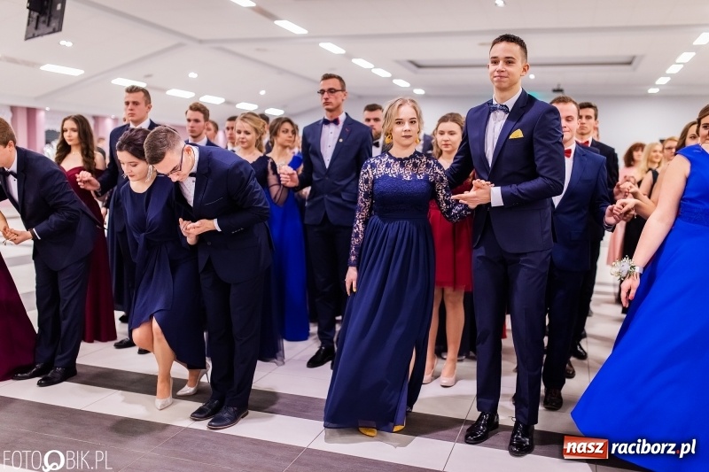 Zdjęcie w galerii na portalu naszraciborz.pl: Bal maturalny II LO im. Adama Mickiewicza w Zakrzowie FOTO i WIDEO wiadomości z regionu