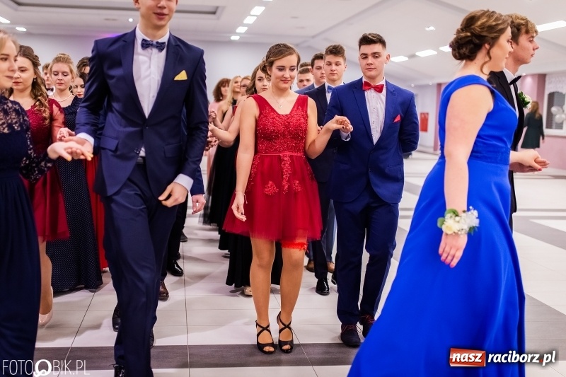 Zdjęcie w galerii na portalu naszraciborz.pl: Bal maturalny II LO im. Adama Mickiewicza w Zakrzowie FOTO i WIDEO wiadomości z regionu