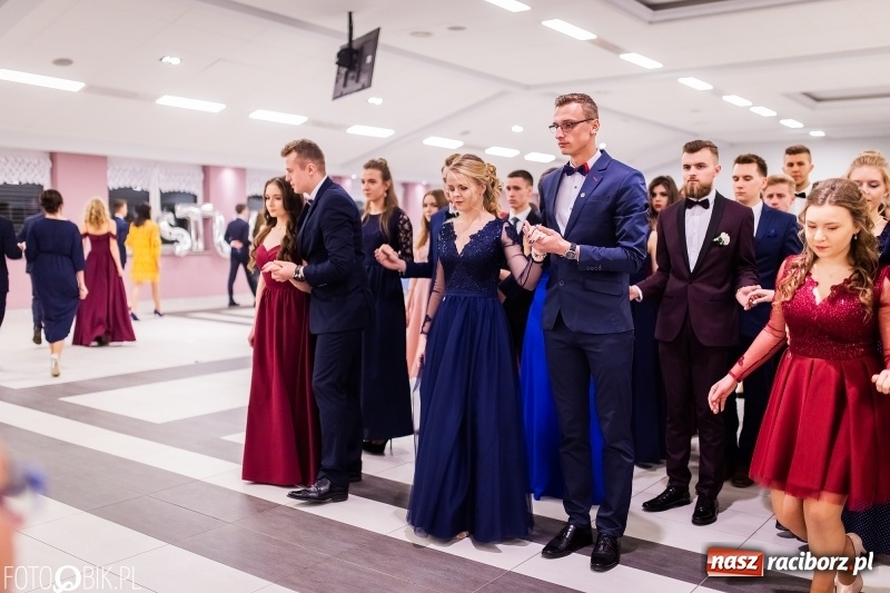 Zdjęcie w galerii na portalu naszraciborz.pl: Bal maturalny II LO im. Adama Mickiewicza w Zakrzowie FOTO i WIDEO wiadomości z regionu